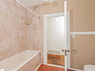 10 E Hanna Ln-Unit -10 E in Cleveland, OH - Building Photo - Building Photo