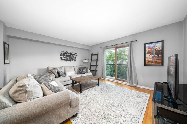 536 Grand St in Hoboken, NJ - Building Photo - Building Photo