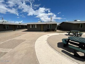 2202 W Devonshire Ave in Phoenix, AZ - Building Photo