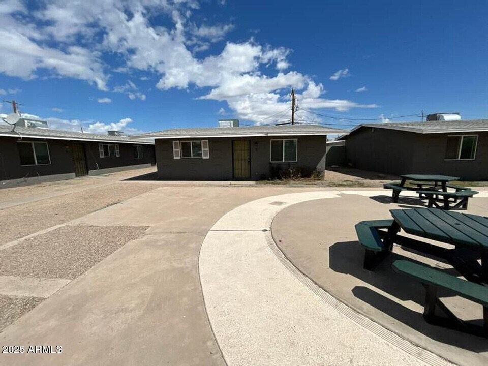 2202 W Devonshire Ave in Phoenix, AZ - Building Photo