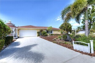 6163 Plumosa Ave in Ft. Myers, FL - Building Photo
