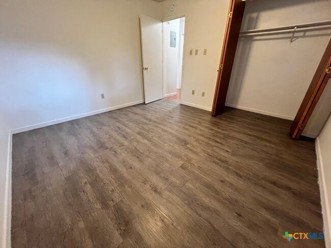 property at 511 W Hutchison St