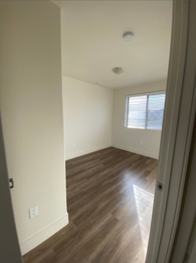 11312 Huston St in Los Angeles, CA - Building Photo - Building Photo