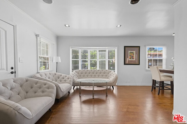 3316 Barham Blvd in Los Angeles, CA - Building Photo - Building Photo