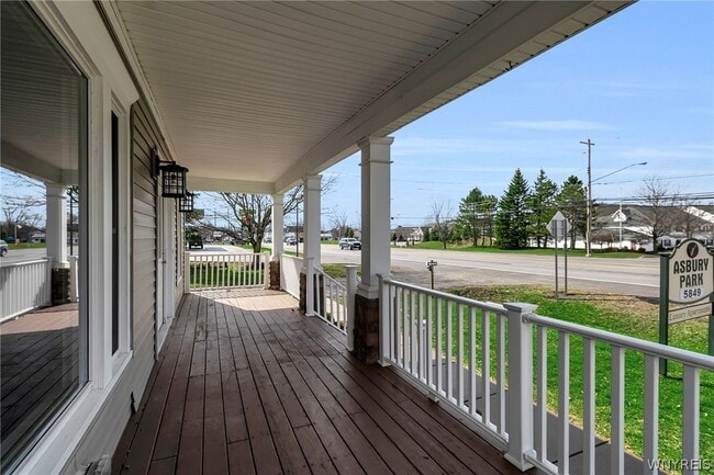 5849 Broadway in Lancaster, NY - Building Photo - Building Photo