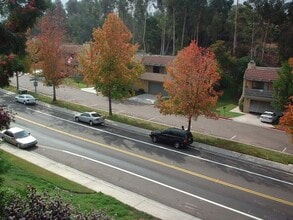 6612 Reservoir Ln in San Diego, CA - Foto de edificio - Building Photo