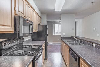 Redmond Place in Redmond, WA - Foto de edificio - Interior Photo