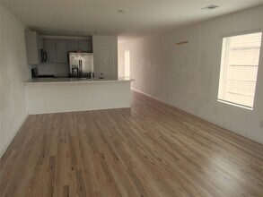 8831 Bar Hbr Dr in Baytown, TX - Foto de edificio - Building Photo