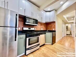 71 Babcock St, Unit 1 in Brookline, MA - Building Photo - Building Photo