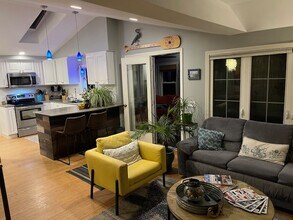 24 Westside Rd in South Kingstown, RI - Building Photo - Building Photo