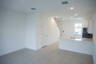 3018 Skyline Lp in Kissimmee, FL - Building Photo - Building Photo