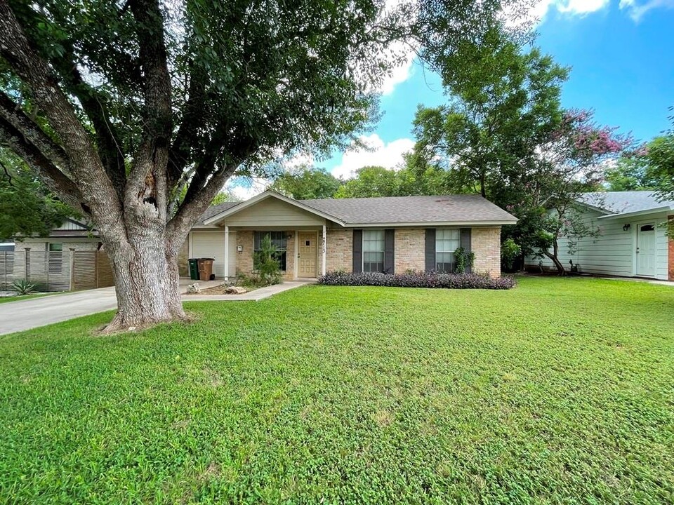 2713 Sherwood Ln in Austin, TX - Foto de edificio