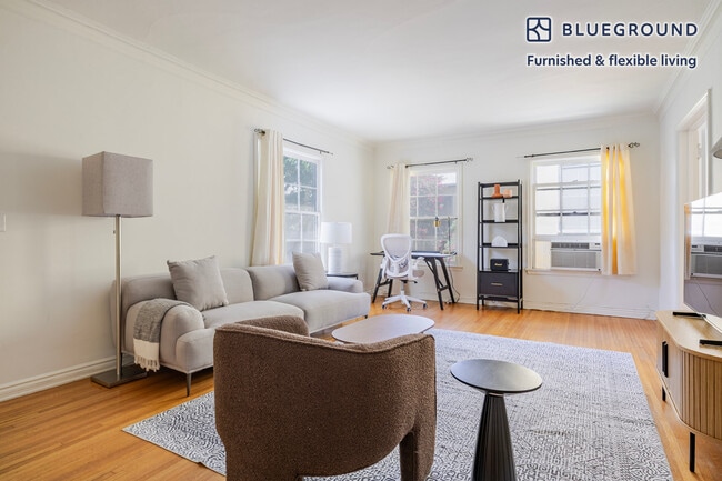 136 S Roxbury Dr