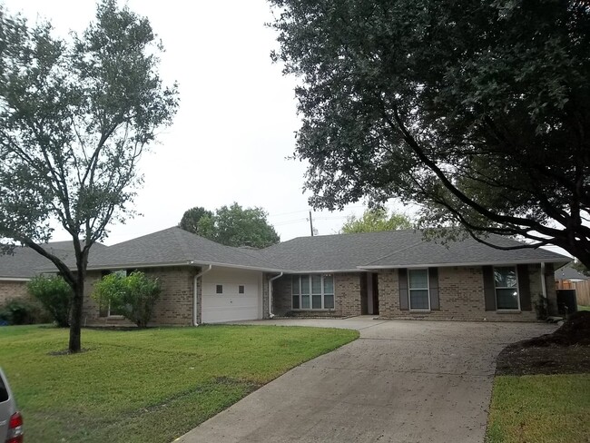 1008 Pin Oak Dr in Belton, TX - Building Photo - Building Photo