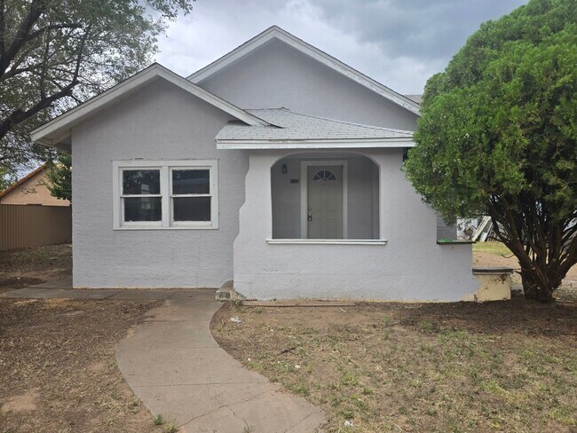 property at 312 S Avenue B