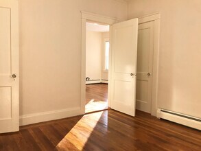 28 Richter St, Unit Floor 3 in Providence, RI - Building Photo - Building Photo