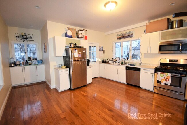 23 Caldwell St, Unit 2 in Charlestown, MA - Foto de edificio - Building Photo