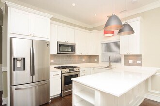 3442 N Hoyne Ave, Unit J05P in Chicago, IL - Foto de edificio - Building Photo