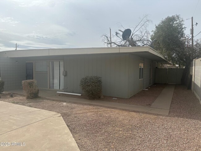 property at 2028 W Cactus Rd