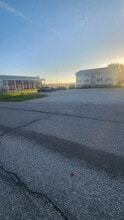 Thompson Apartments in Arlington, NE - Foto de edificio - Building Photo