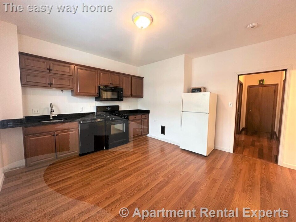 24 Rossmore St, Unit 2 in Somerville, MA - Building Photo