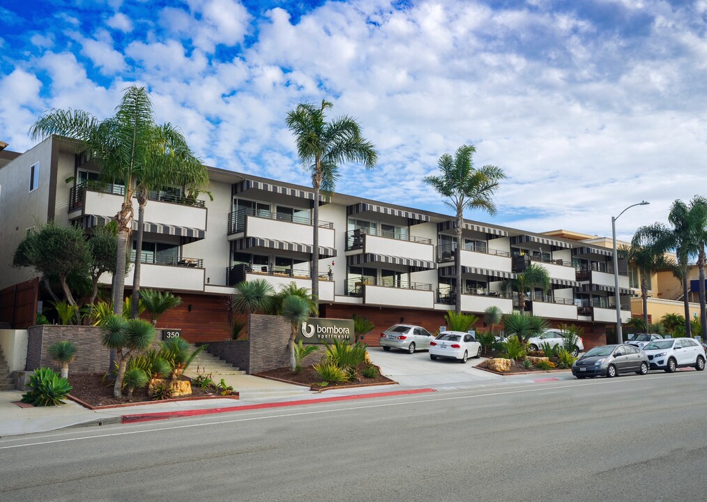 Bombora Apartments in Redondo Beach, CA - Foto de edificio