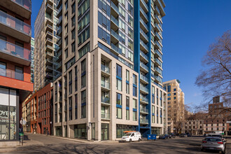 Saint M Condos in Montréal, QC - Building Photo - Building Photo