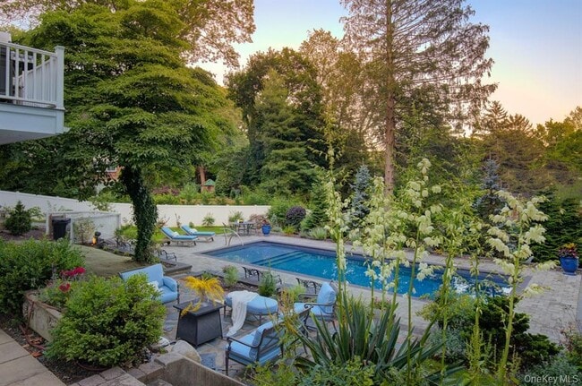 property at 2 Spring Hollow Rd