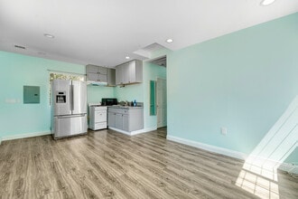 20751 Parthenia St in Winnetka, CA - Building Photo - Building Photo