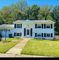 15012 Cordell Ave in Woodbridge, VA - Building Photo