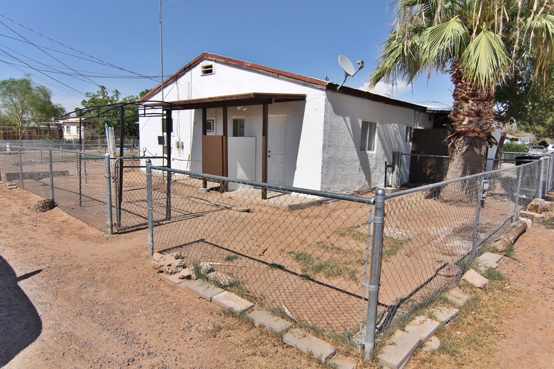 1008 S Main St in Coolidge, AZ - Foto de edificio