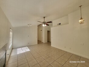 1201 Olvera Way in Las Vegas, NV - Foto de edificio - Building Photo