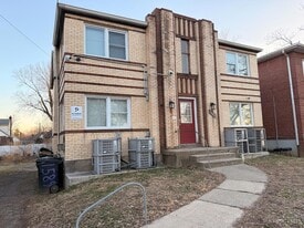 1589 Summit Rd in Cincinnati, OH - Building Photo