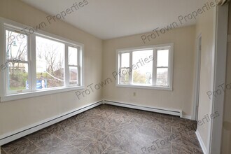 226 N Broadway St, Unit 1 in Joliet, IL - Foto de edificio - Building Photo