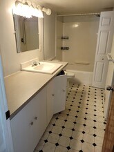 40 Rootville Rd, Unit 40A in Manchester Center, VT - Foto de edificio - Building Photo