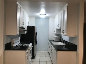 3219 Colorado Ave, Unit 1 in Santa Monica, CA - Building Photo - Building Photo