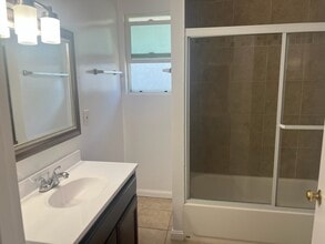 5913 S Fairfax Ave in Los Angeles, CA - Building Photo - Building Photo