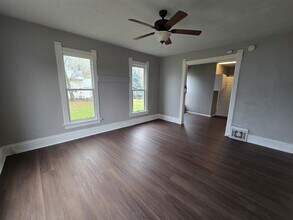 949 13th St in Marion, IA - Foto de edificio - Building Photo