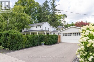 212 King St in Oakville, ON - Building Photo - Building Photo