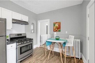 1055 7th St W, Unit Modern 2 bed 1 bath den in St. Paul, MN - Building Photo - Building Photo