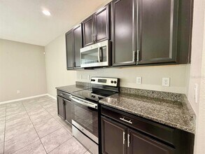 7123 Summer Holly Pl in Riverview, FL - Building Photo - Building Photo
