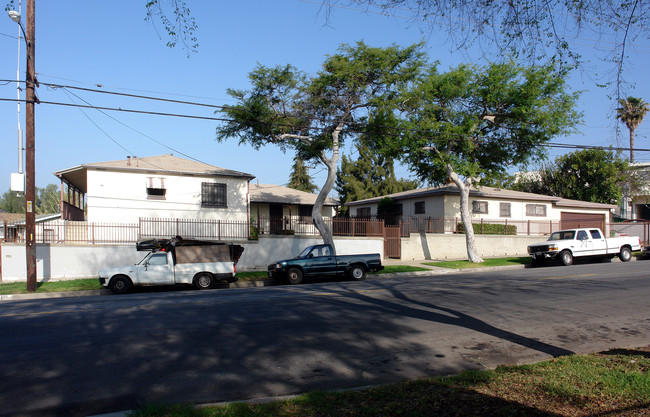 701-703 N Marlborough Ave in Inglewood, CA - Building Photo - Building Photo