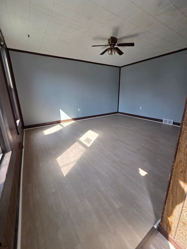 property at 612 E 14th St