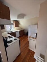 28 Calvert St in Newport, RI - Building Photo - Building Photo