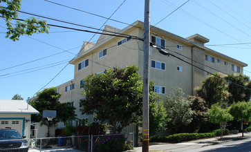 433 Harlan St in San Leandro, CA - Building Photo - Building Photo