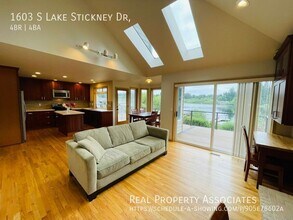 1603 S Lake Stickney Dr in Lynnwood, WA - Building Photo - Building Photo