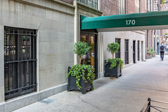 170 E 78th St in New York, NY - Building Photo - Building Photo