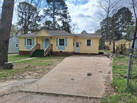 611 Avalon Rd in Jackson, MS - Building Photo