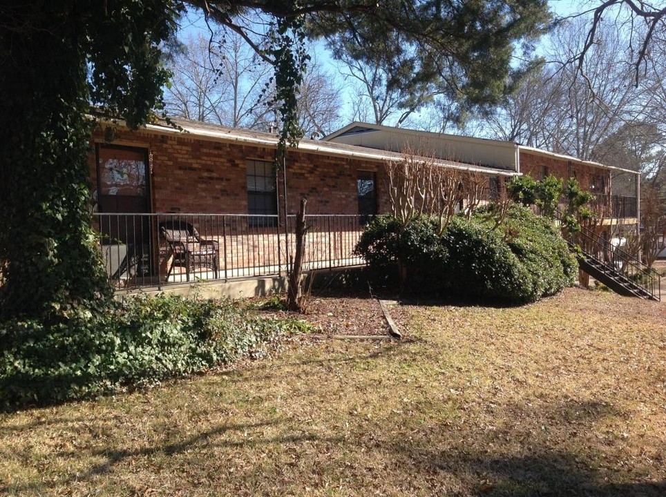 200 S Columbus St in Aberdeen, MS - Building Photo