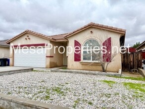 12261 Luna Rd in Victorville, CA - Building Photo - Building Photo